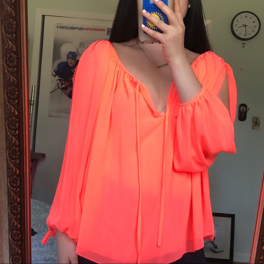 BCBG MAXAZRIA XS long open sleeve blouse